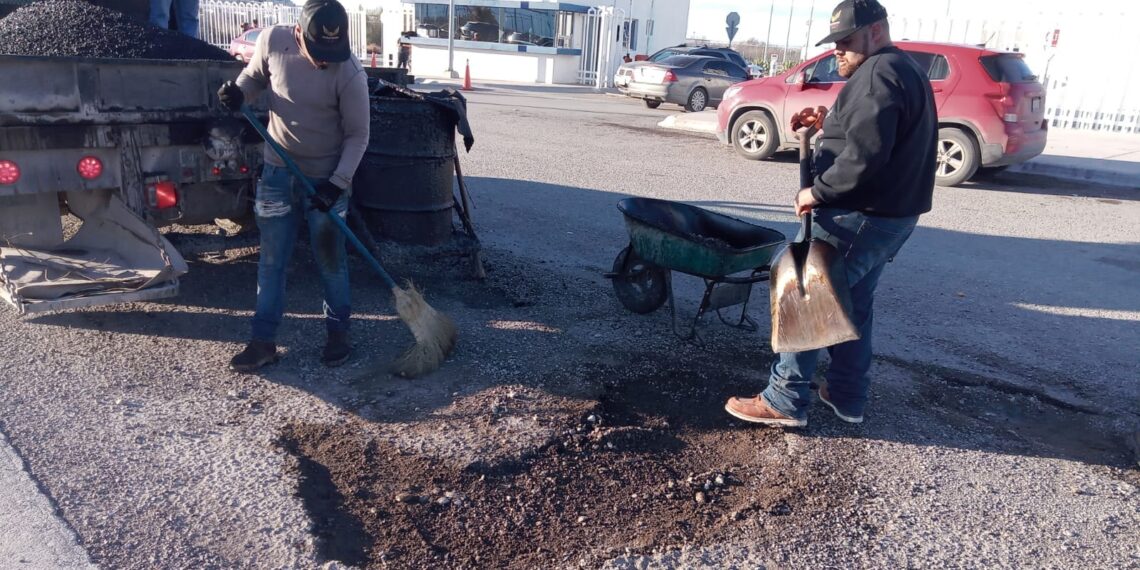 Afirma Tesorera Municipal “buen manejo” de recursos federales para baches, pese a contratos a CONBE