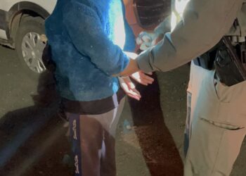 Gobierno de Texas comienza a arrestar migrantes en el Shelby Park