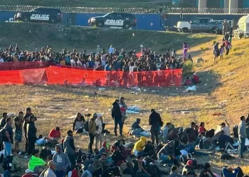 México reprueba insinuación de Abbott sobre disparar a migrantes