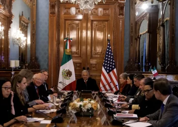 Abrirán puentes internacionales incluido el de Eagle Pass tras reunión migratoria de AMLO con EU