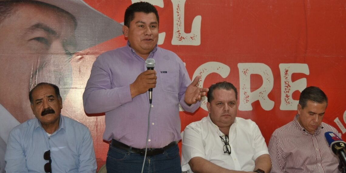 Será Lorenzo Menera suplente de Brígido Moreno en candidatura de 4T a diputación federal