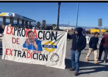 Obreros de AHMSA bloquean carretera 57 a la altura de gasolinera Monky’s