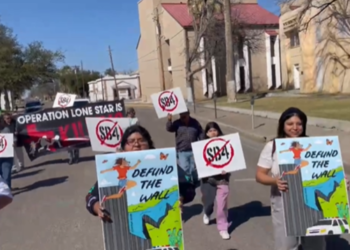 Se manifiestan en Eagle Pass para que se reabra Shelby Park y derogar ley SB4