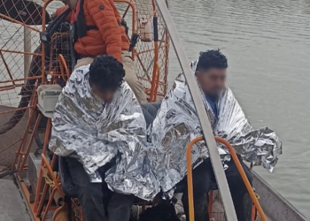 Rescatan a 2 menores migrantes abandonados en el Río Bravo en PN