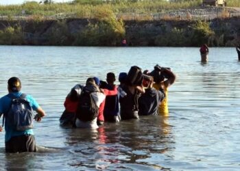 Cruzan diario el río hasta 250 por PN; insta AMLO a atender causas