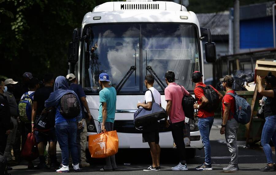 Texas ha gastado148 MDD en trasladar migrantes a cds de EU