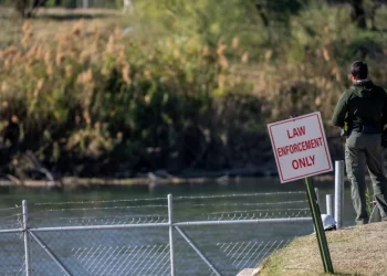 Rescatan menor migrante en Eagle Pass al cruzar el Río Bravo sin familiares
