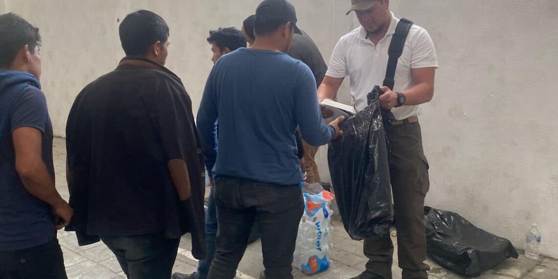 Confirma INM aseguramiento de 226 migrantes en tráiler detenido en Ramos Arizpe
