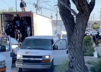 Detienen en Ramos Arizpe a tráiler con casi 200 migrantes