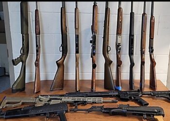 Confiscan arsenal en Puente Dos de Eagle Pass