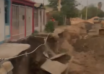 Exhiben derrumbes en mega zanja de SIMAS de col Bravo