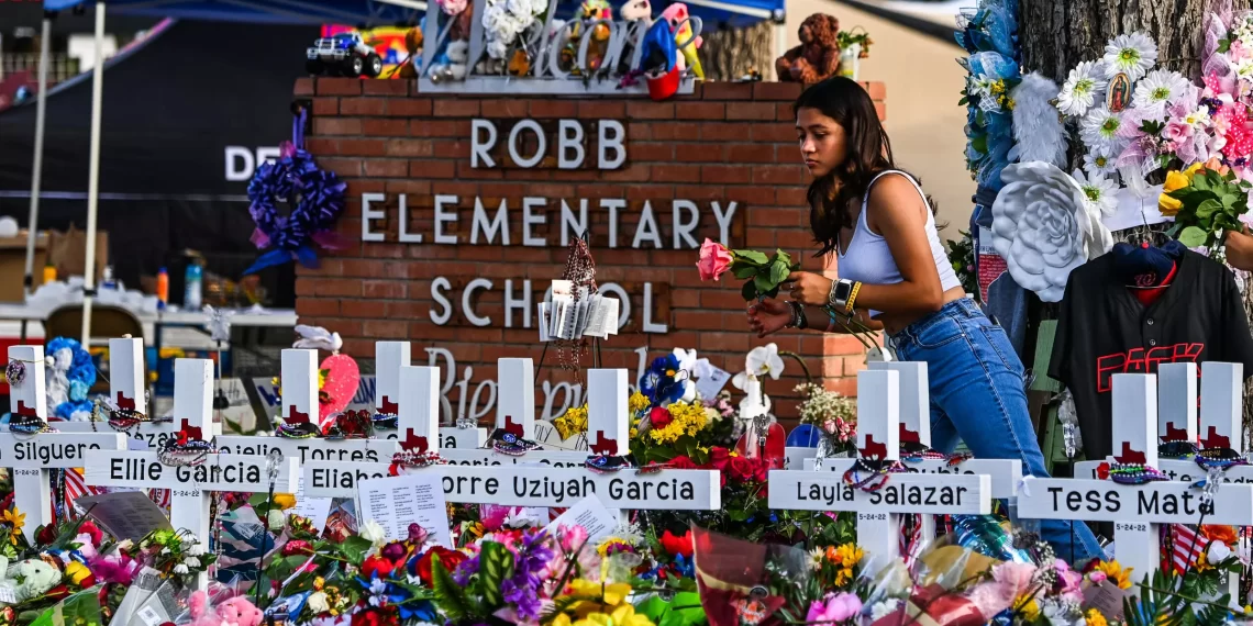 A dos años de la masacre de Uvalde familias de víctimas recibirán 2 MDD