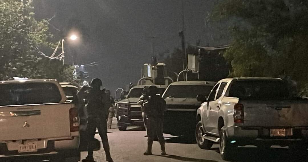 Enfrentamientos y bloqueos paralizan Nvo Laredo