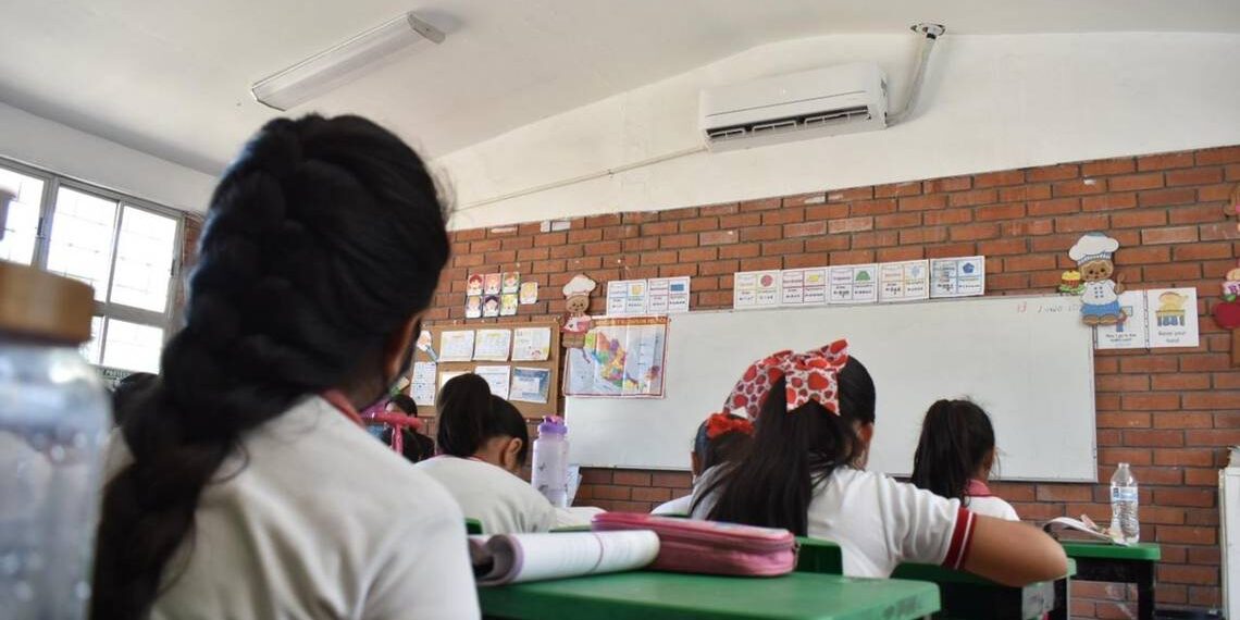 Al menos 60 de las escuelas de Coahuila reducen horario ante extremo calor