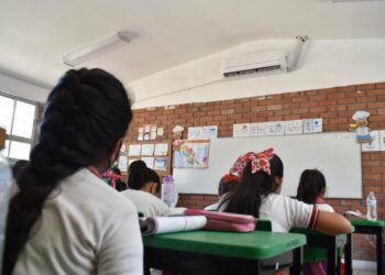 Al menos 60 de las escuelas de Coahuila reducen horario ante extremo calor