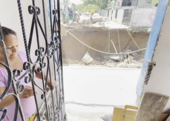 Vecinos afectados por barranco de SIMAS en colonia Bravo piden reparación de sus viviendas