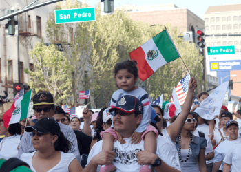 Previo a elección en EU iniciará regularización de migrantes