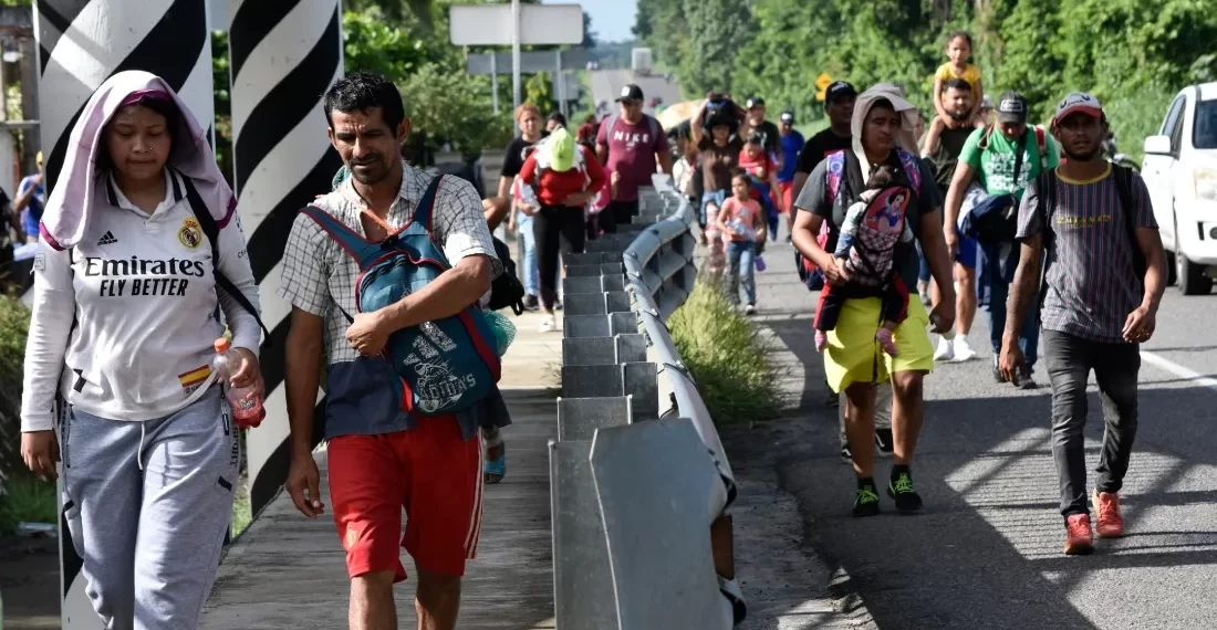Cientos de migrantes salen de Chiapas rumbo a la frontera norte
