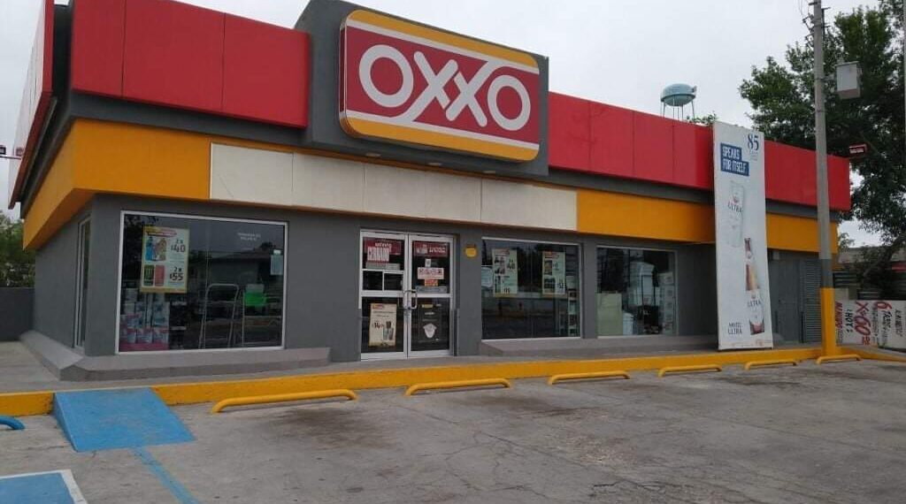 Con policía a su disposición OXXO reabre tiendas en Nuevo Laredo