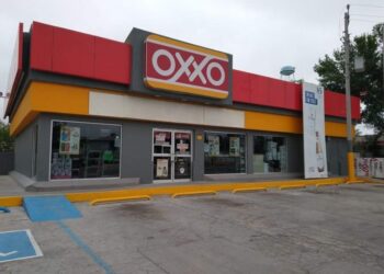 Con policía a su disposición OXXO reabre tiendas en Nuevo Laredo