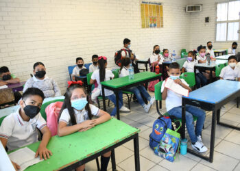 Recomiendan uso de cubrebocas en escuelas de PN
