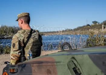 Arrestan soldado de Guardia Nacional de Tx por tráfico de personas