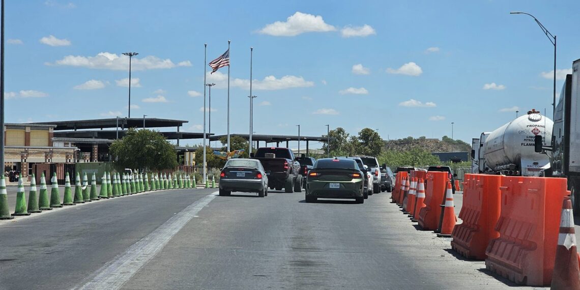 Detienen a presunto hijo de policía de Eagle Pass con cocaína en Puente Dos