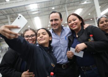 EN COAHUILA TRABAJAMOS EN EQUIPO POR LA ESTABILIDAD LABORAL: MANOLO
