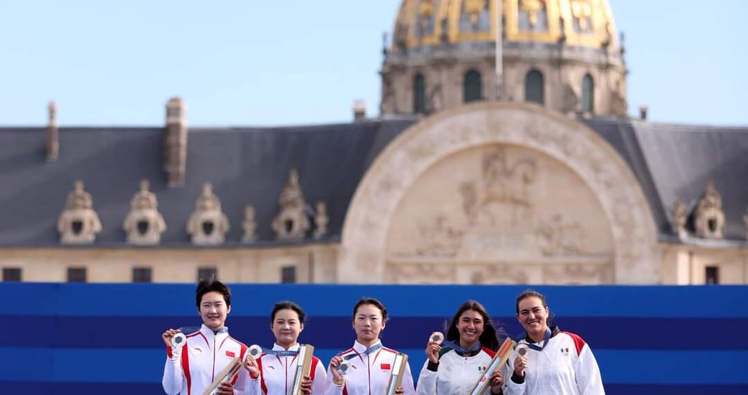 CON ANA PAULA Y ÁNGELA COAHUILA BRILLA EN PARÍS 2024: MANOLO