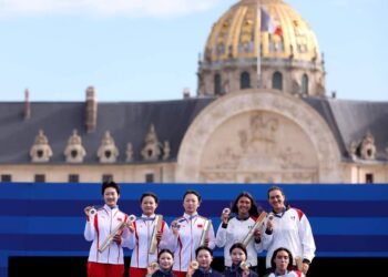 CON ANA PAULA Y ÁNGELA COAHUILA BRILLA EN PARÍS 2024: MANOLO
