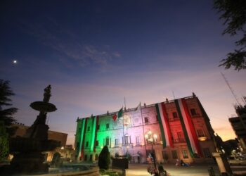 Abre Manolo Palacio de Gobierno para celebrar el Grito de Independencia