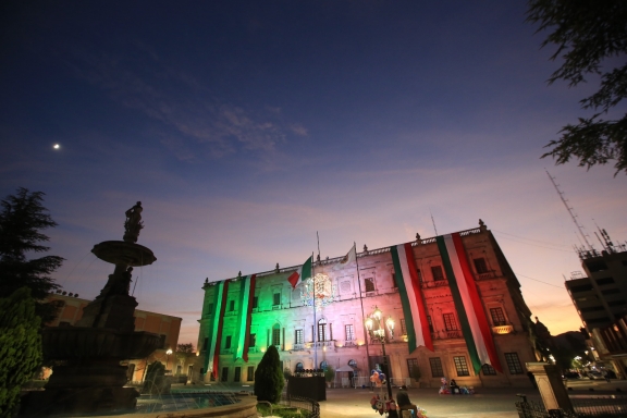 Abre Manolo Palacio de Gobierno para celebrar el Grito de Independencia
