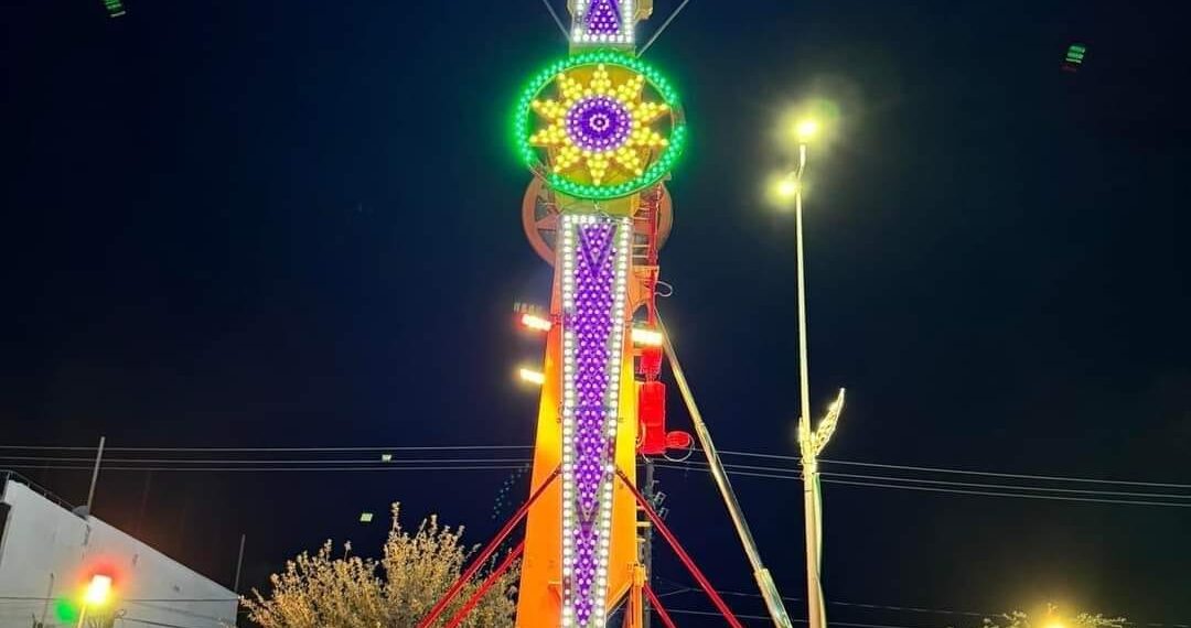 Mujer se lesiona en juegos mecánicos de fiestas patrias en Macroplaza