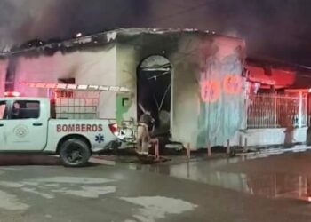 Se incendia restaurante en Allende a cuadras de estación de Bomberos