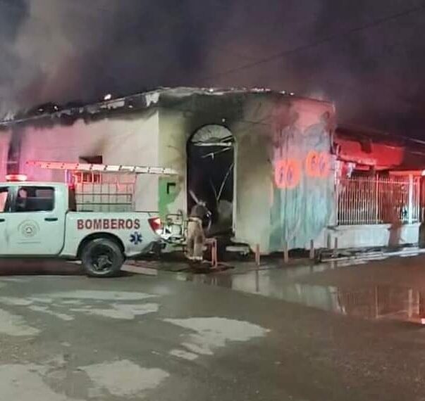 Se incendia restaurante en Allende a cuadras de estación de Bomberos