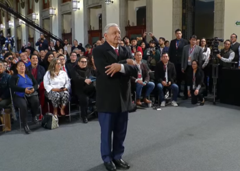 Celebra AMLO reducción de la pobreza al despedirse este lunes