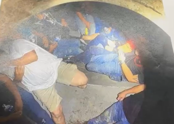 Encuentran en Eagle Pass 26 migrantes en tráiler cisterna