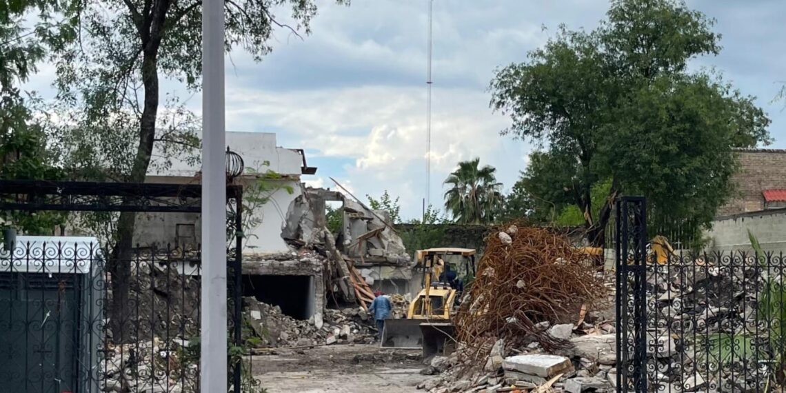 Derriban casa icónica de la  Avenida  Carranza