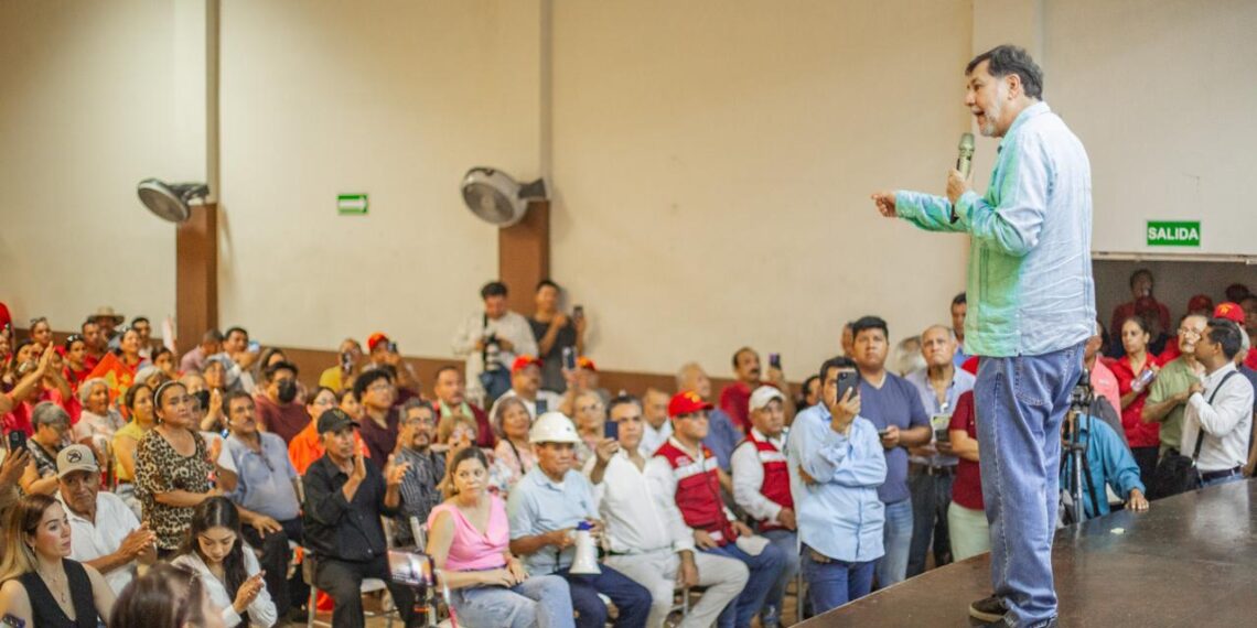Atrae Noroña a cientos en Nueva Rosita y Monclova y llama a definir votación de reforma judicial en Congreso local