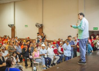 Atrae Noroña a cientos en Nueva Rosita y Monclova y llama a definir votación de reforma judicial en Congreso local