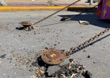 Juego mecánicos contratados por Norma Treviño dejan pavimento destruido en Av 16 de Septiembre