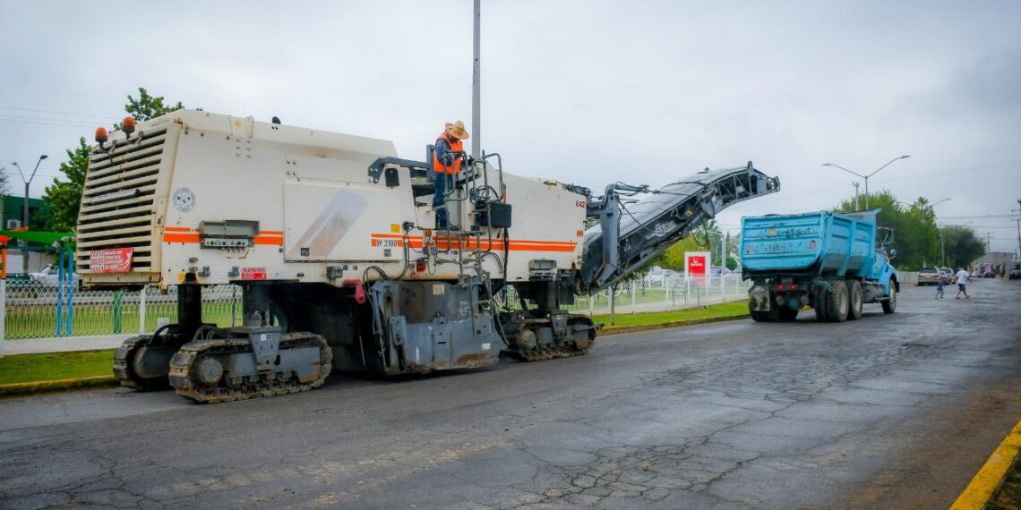 Entrega Gobierno Federal 30 MDP para pavimento y Mpio dio contratos a CONBE