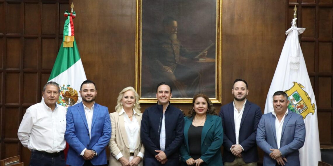 Se reúnen alcalde electo Jacobo Rdz y gobernador Manolo Jiménez