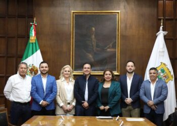 Se reúnen alcalde electo Jacobo Rdz y gobernador Manolo Jiménez