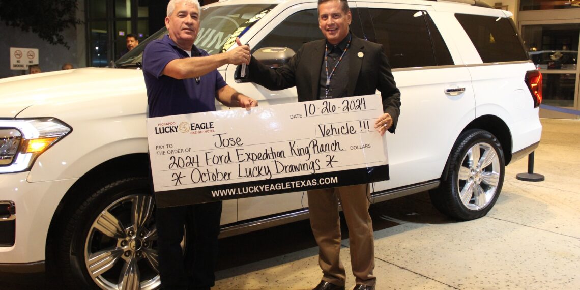 Residente de Eagle Pass gana Ford Expedition 2024 en Casino Kikapoo