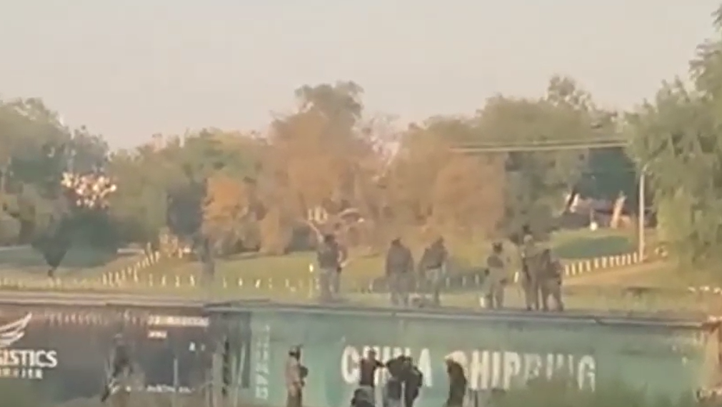 Graban a Guardia Nacional de Tx presuntamente disparando gomas a migrantes en EP