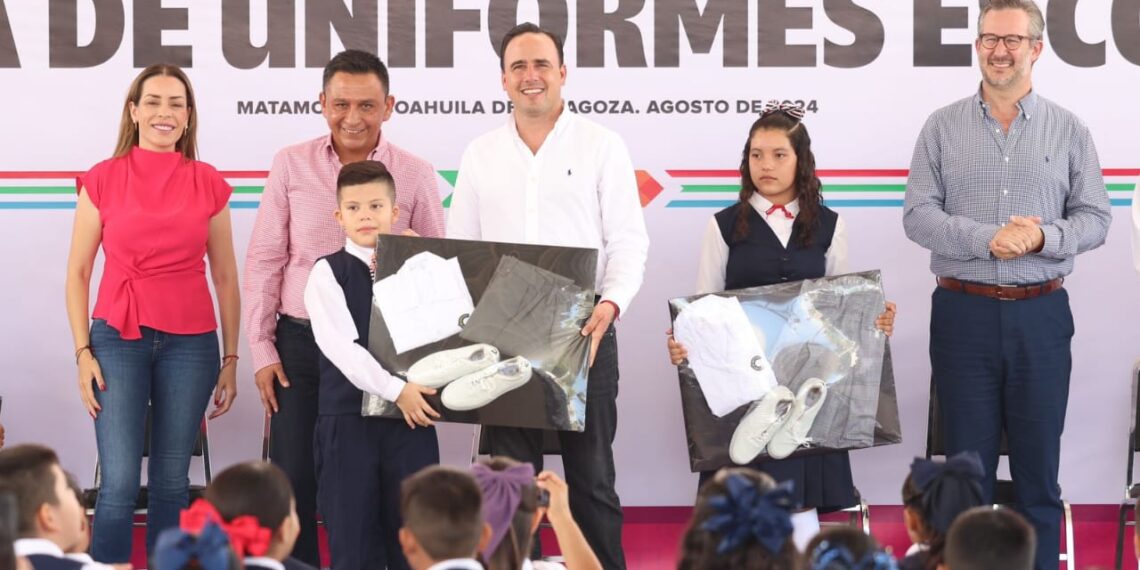 INICIAMOS LA ENTREGA DE UNIFORMES EN TODAS LAS ESCUELAS RURALES DE COAHUILA: MANOLO