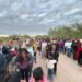 Sin control cruces de grandes grupos de migrantes cerca de PN; ahora más de 200 con niños solos