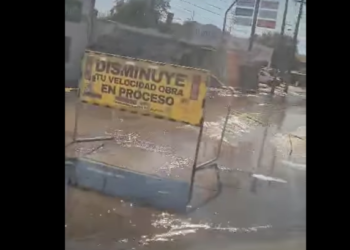 Aún cerrada av Carranza por enorme fuga de SIMAS