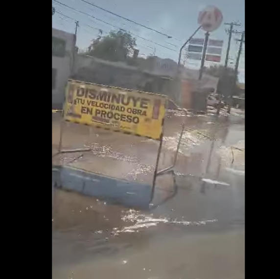 Aún cerrada av Carranza por enorme fuga de SIMAS
